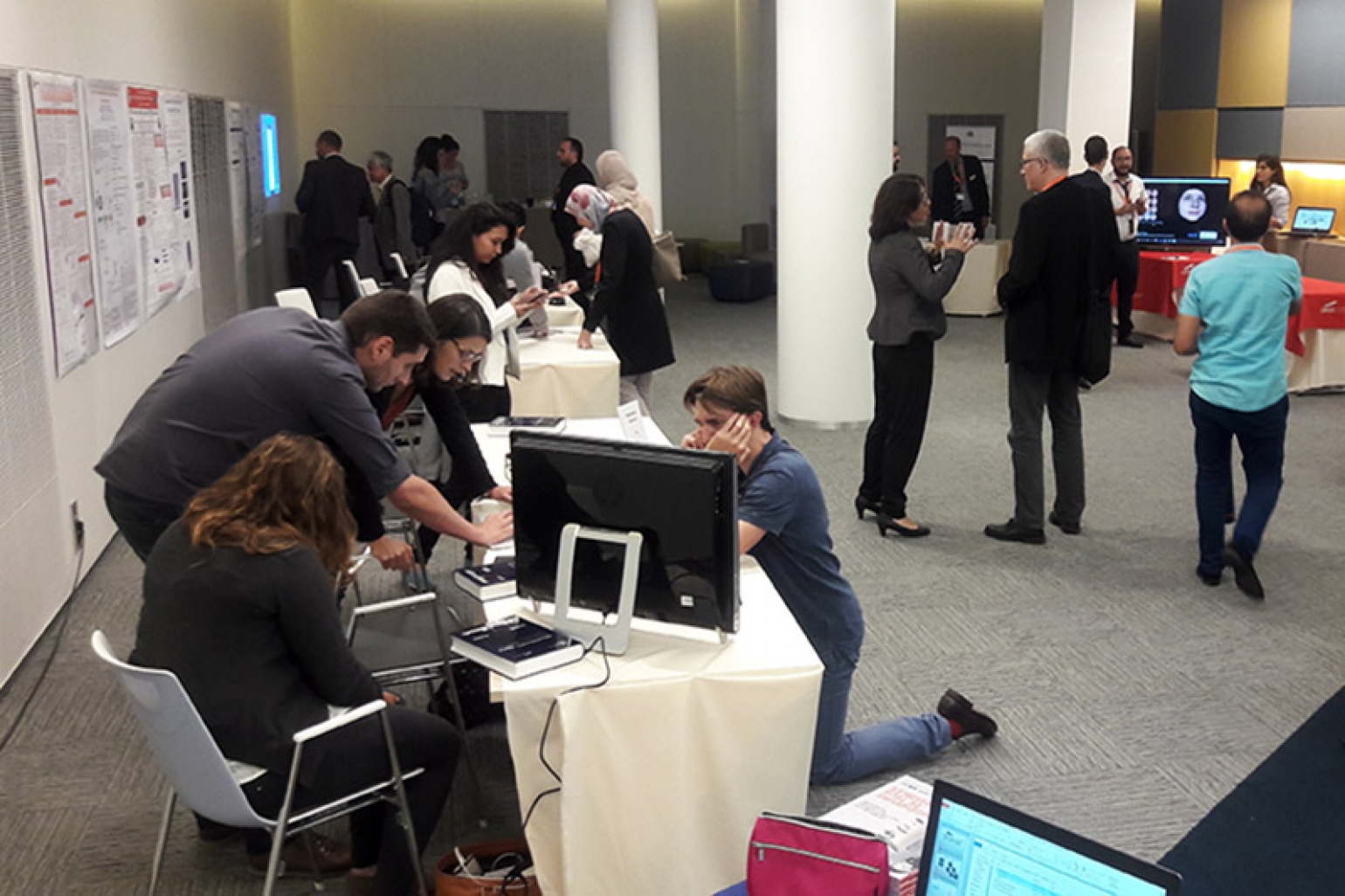 Investigadores de la UCH representan al Perú en congreso científico de París
