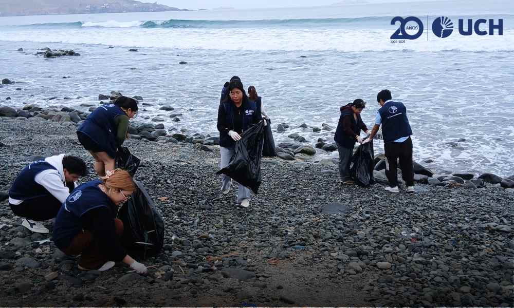 Voluntarios UCH participan en limpieza de playas y ríos