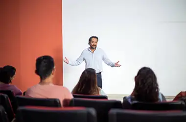 Capacitador en el área curricular