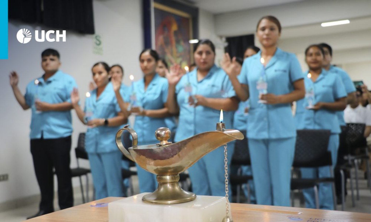 Enfermería: Estudiantes inician internado con Ceremonia del Paso de la Luz