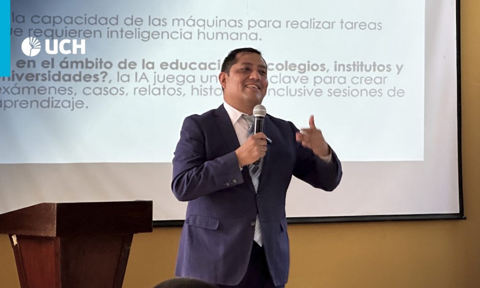 Integrante de la UCH expone en conferencia sobre el Megapuerto de Chancay